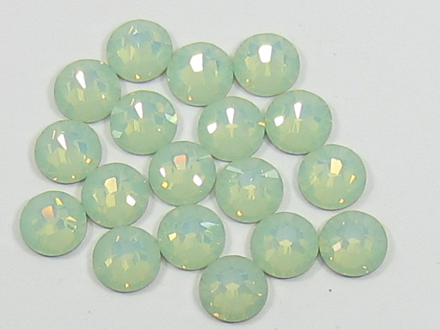 18 pcs. 30ss CHRYSOLITE OPAL FLATBACK European Rhinestones